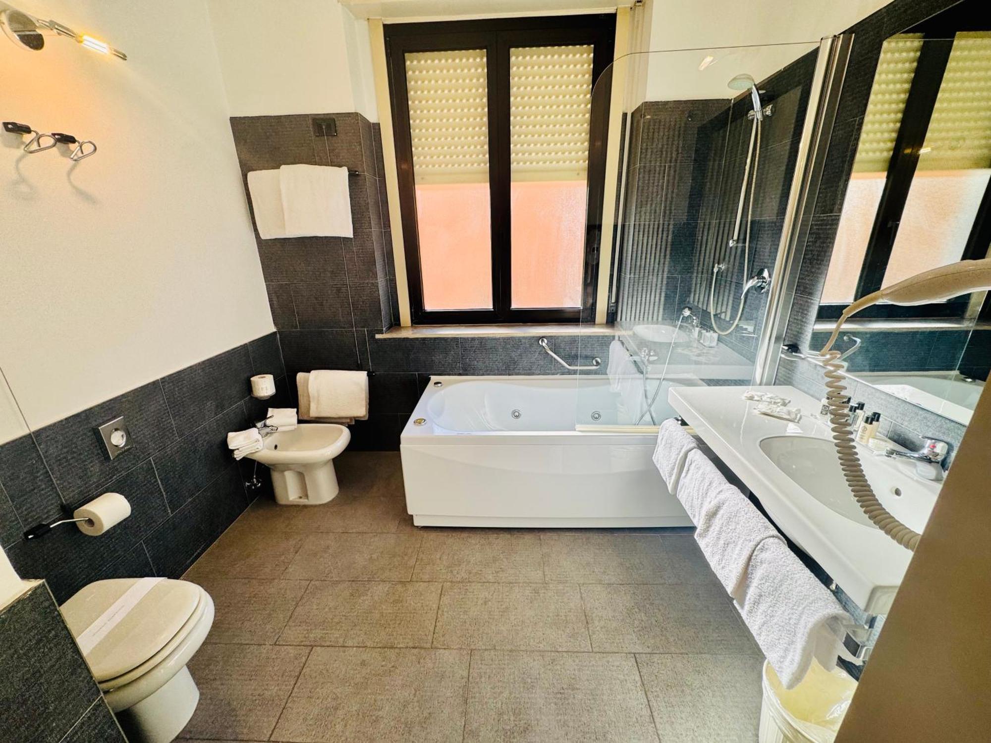 Hotel Pex مانتوفا المظهر الخارجي الصورة